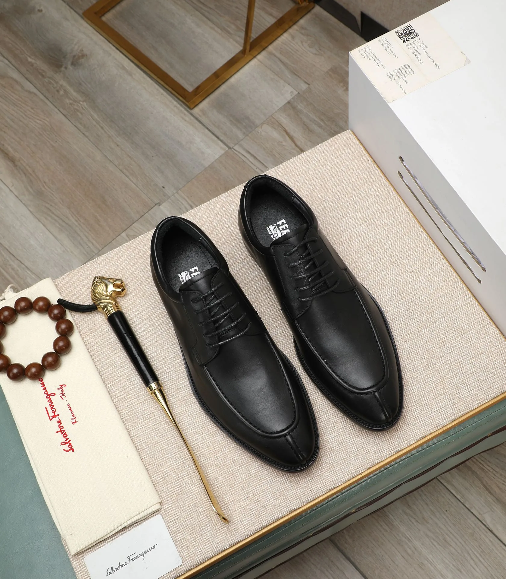 Men's shoes 💰540📛📛(water-dyed cowhide) Salvatore Ferragamo high-end (Salvatore Ferragamo) is the world's top luxury footwear brand. It comes from the fashion kingdom of Italy and is famous all over the world for its traditional handmade design and novel styles...🚶🏻🚶🏻New suit shoes are available simultaneously at the counter. This model is purely handmade. The fabric is imported from Italy's original first-layer cowhide. Soft water-dyed cowhide lining. Original authentic outsole🌀🌀Size: 38➖44 (45 customized)